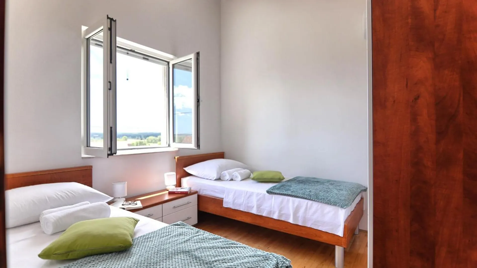 Holiday Home Srecko Polaca