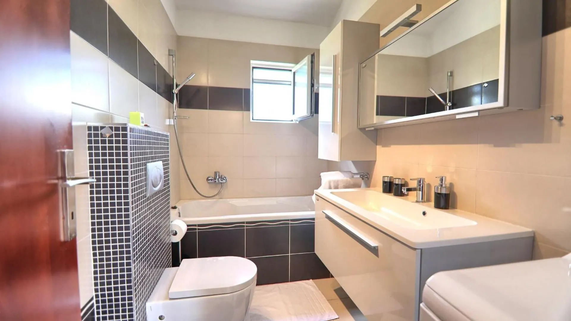 Holiday Home Srecko Polaca
