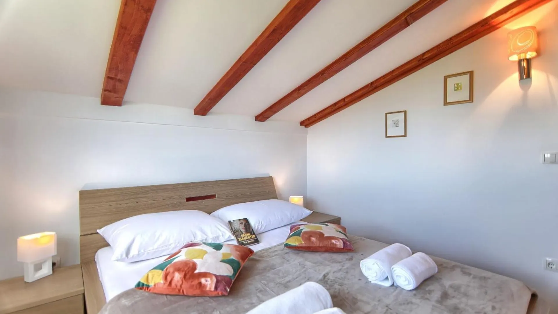 Holiday Home Srecko Polaca