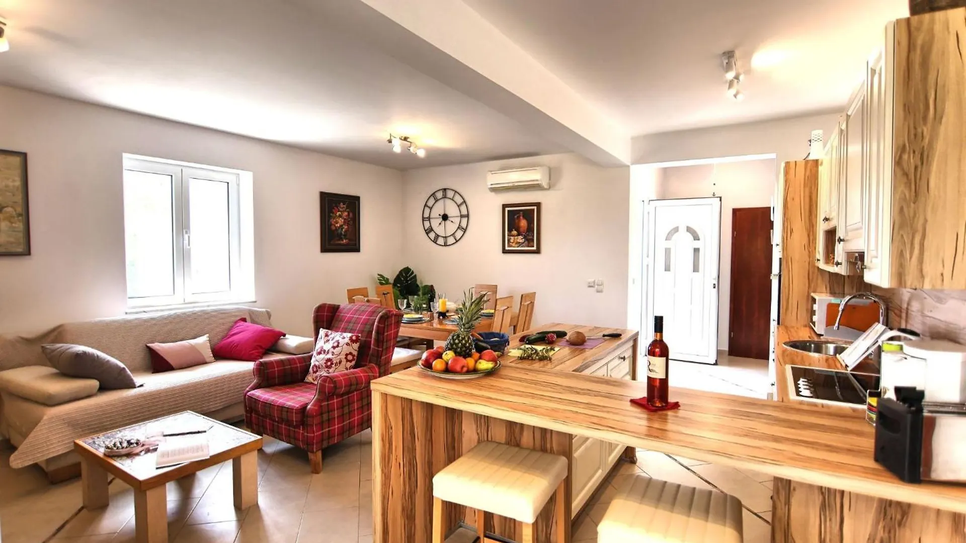Holiday Home Srecko Polaca